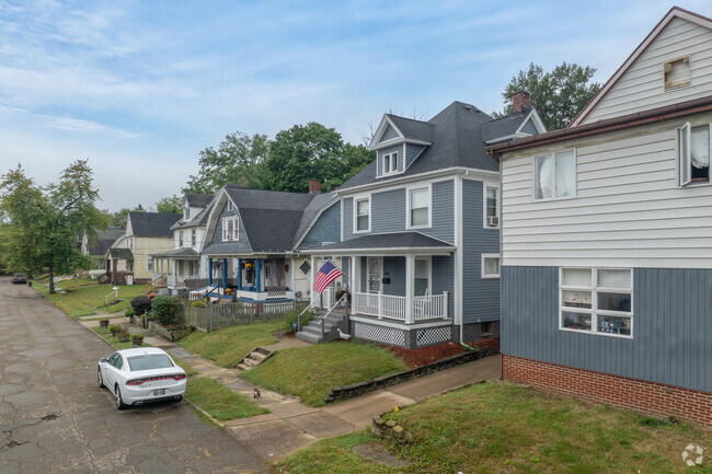 Homes neatly line the streets of Edmeyer Park.