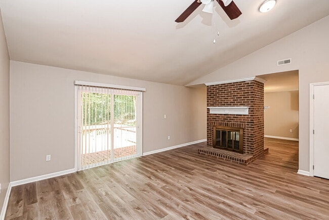 7825 Elm Tree Ln, Charlotte, NC 28227 - photo 4