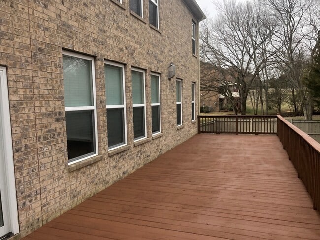 93 Berry Hill Dr, Hendersonville, TN 37075 - photo 2