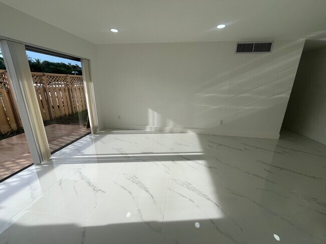 4594 NW 79th Ave unit 1D, Doral, FL 33166 - photo 3