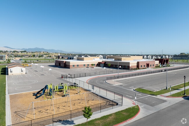 Mountain Point Elementary School is located in the Riverton neighborhood.