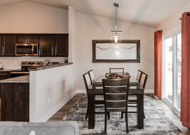 1075 Woodridge Dr unit 36489888, Saint Johns, MI 48879 - photo 4