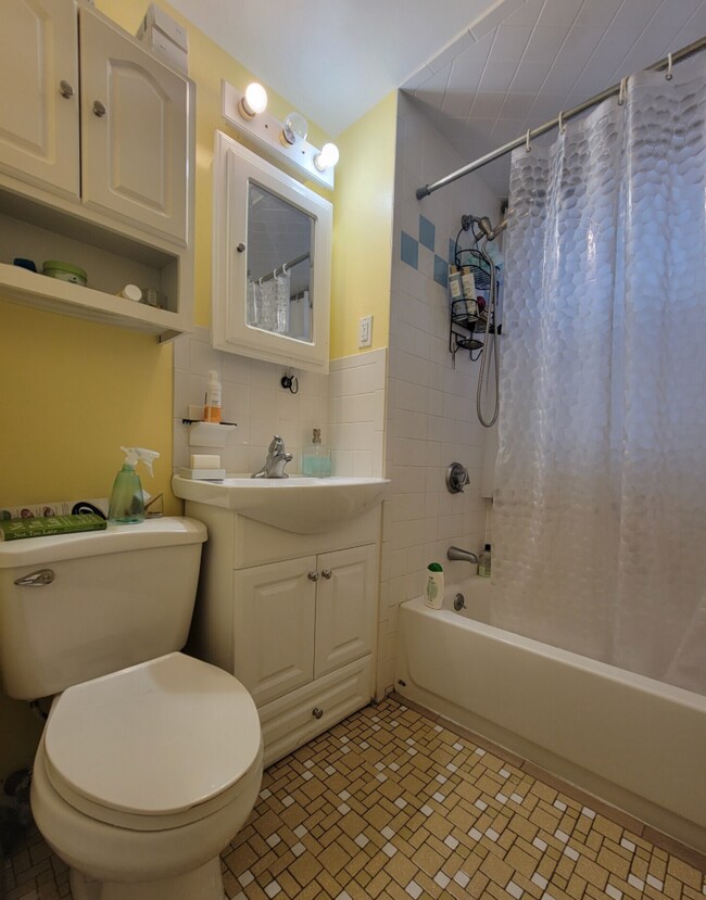 139 Brook St, Brookline, MA 02445 - photo 4