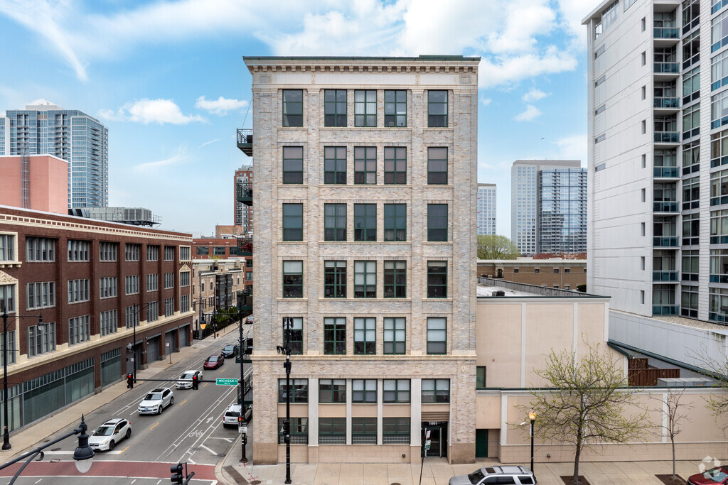 About 18th Street Lofts, Chicago IL | HOAs, Reviews, Amenities - Homes.com