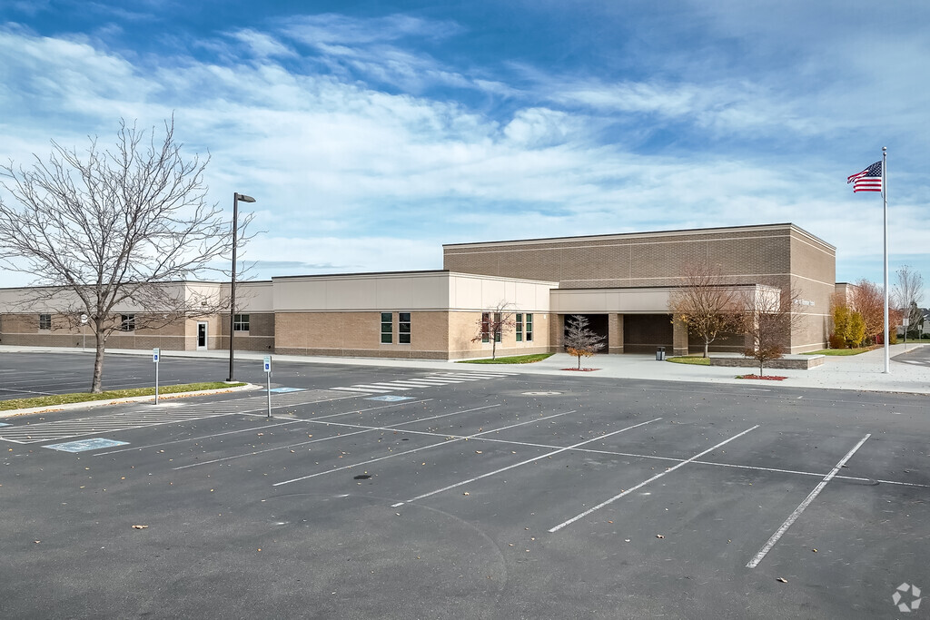 Silver Trail Elementary School, Rankings & Reviews - Homes.com