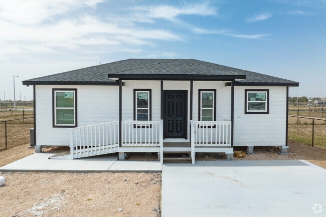 Three bedroom manufactured style homes are common in south Donna.