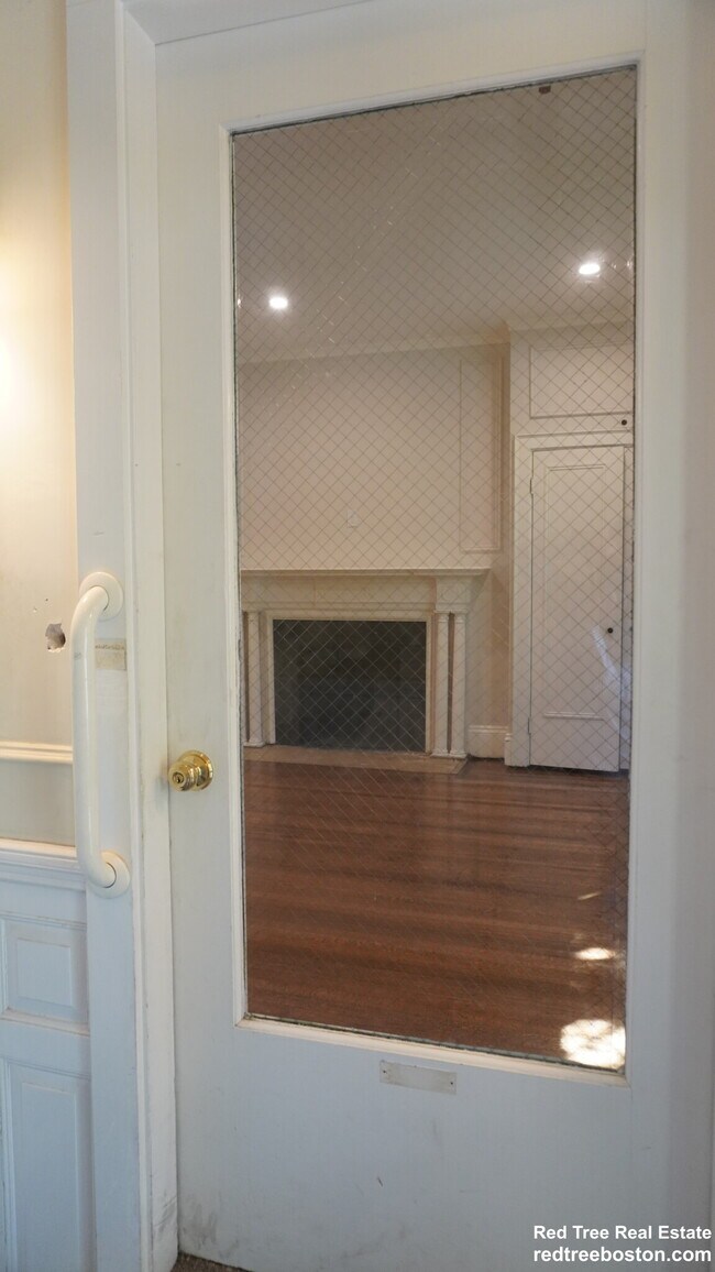 1712 Beacon St unit 1, Brookline, MA 02445 - photo 4