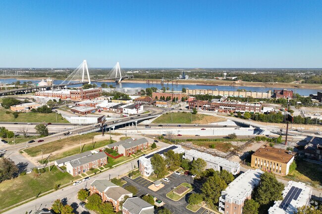 The Mississippi River is just a few blocks away from Columbus Square neighborhood.