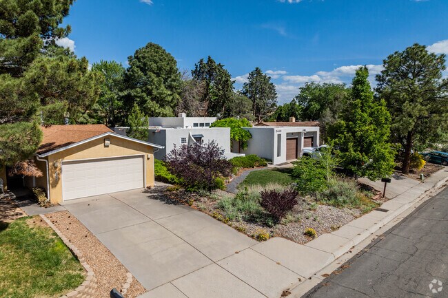 The suburbs of Sombra del Monte are known for clean and safe streets.