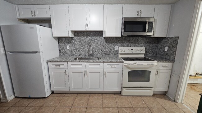 3919 3rd Ave Dr E, Palmetto, FL 34221 - photo 6