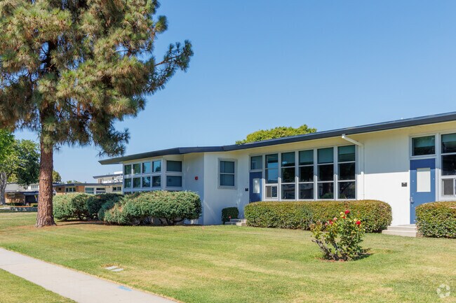 Holmes Elementary School