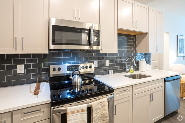 2BR, 2BA - Kitchen