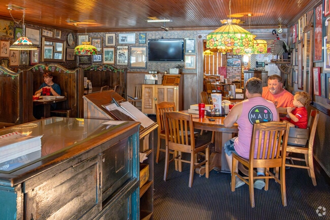 Turoni's Pizza, an Evansville staple for years, serves a taste of Italy.