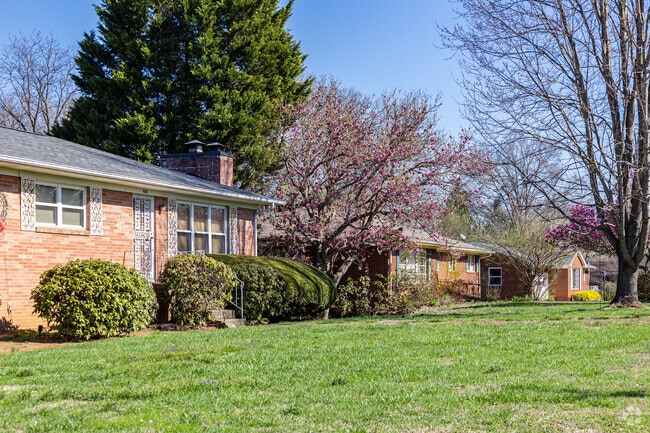 Brick ranchers are very popular in Harrill Hills.