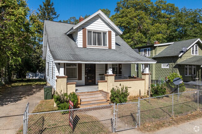 Bungalow-style homes are among the most common types of houses found in Jackson Hill.