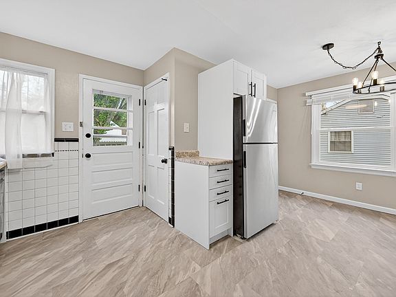 8232 Davenport Dr, Saint Louis, MO 63134 - photo 5