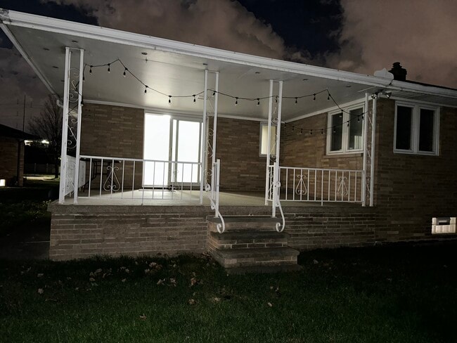 9574 Idlewood Dr, Cleveland, OH 44144 - photo 2