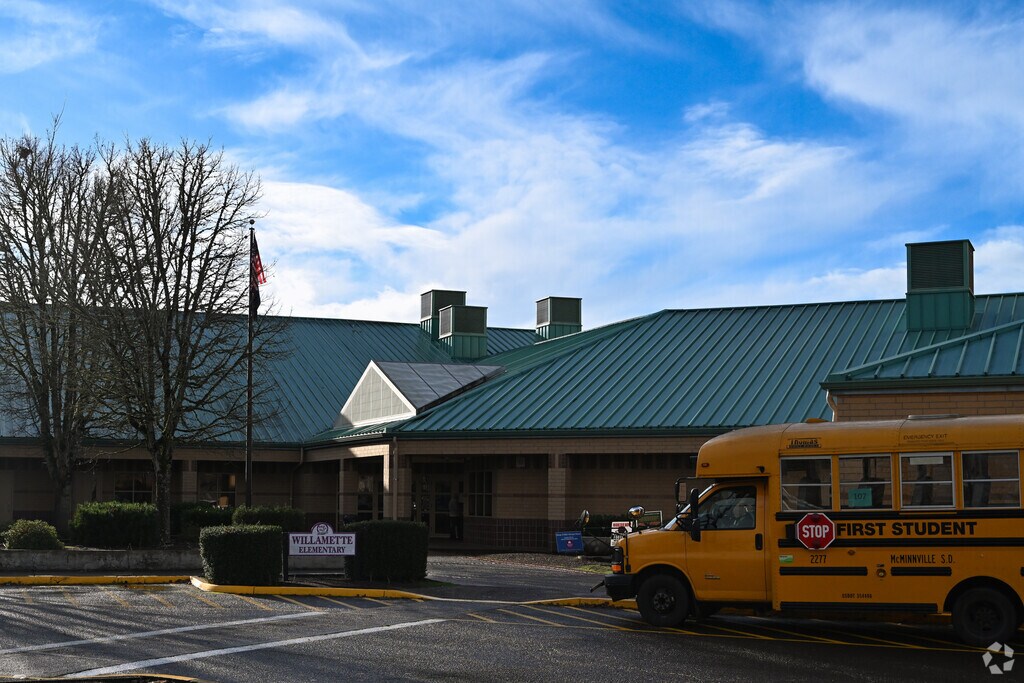 Columbus Elementary School provides education in the neighborhood of 
Yamhill County.