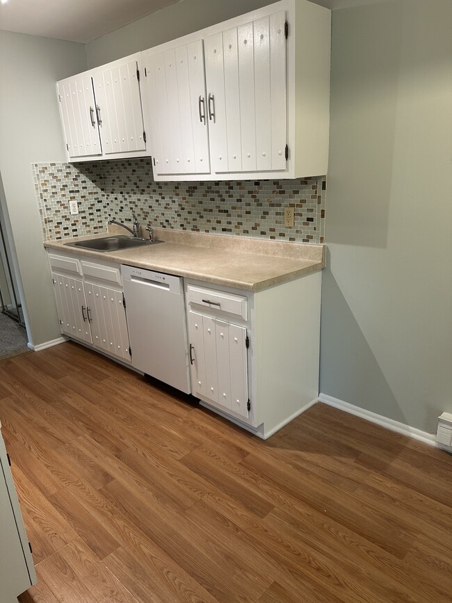 156 Cross Slope Ct unit K, Manalapan, NJ 07726 - photo 4