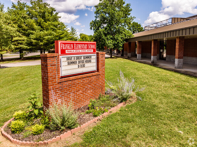 The sign for Franklin Elementary in Downtown Franklin.