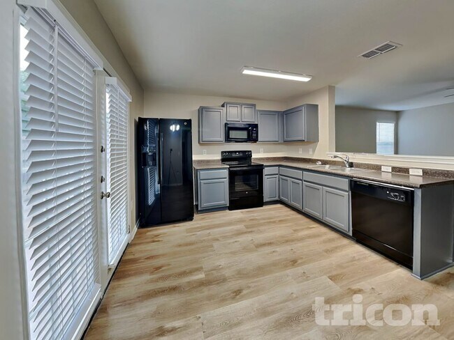 6323 Cougar Village, San Antonio, TX 78242 - photo 4