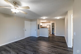 1605 E Hines St, Republic, MO 65738