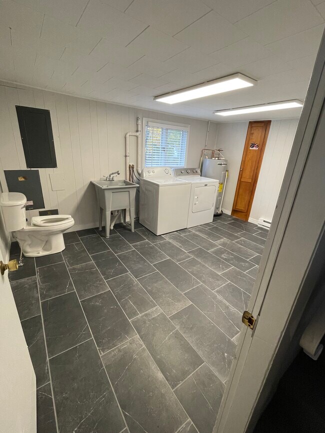 53 Dartmouth St unit 53 Dartmouth Street, Laconia, NH 03246 - photo 3