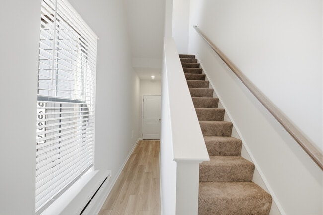 9683 Swallowtail Ln, Manassas, VA 20110 - photo 2