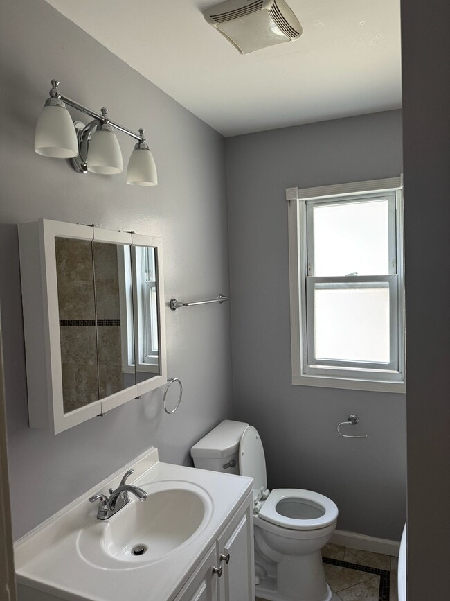 75 Lent St Unit 75 lent st fl.2, Poughkeepsie, NY 12601