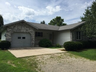 719 S Buffalo St, Marshfield, MO 65706