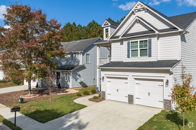 Lithia Springs new construction homes come in various build materials, such as wood and stone.