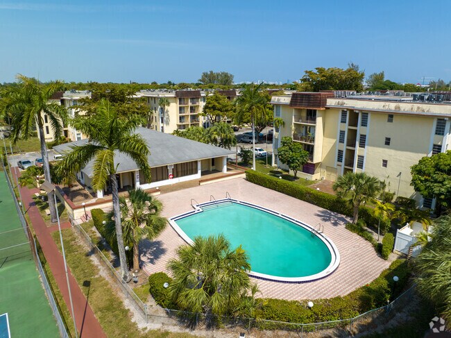 Capri Gardens Condominium offers several amenities along with other advantages to condo living in Breezeswept Estates by North Miami.