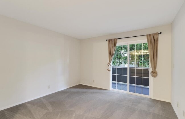 520 Canyon Oaks Dr unit A, Oakland, CA 94605 - photo 4