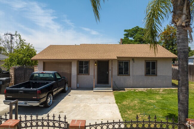 You'll find Mid Century style homes lining the neighborhoods of Delman.