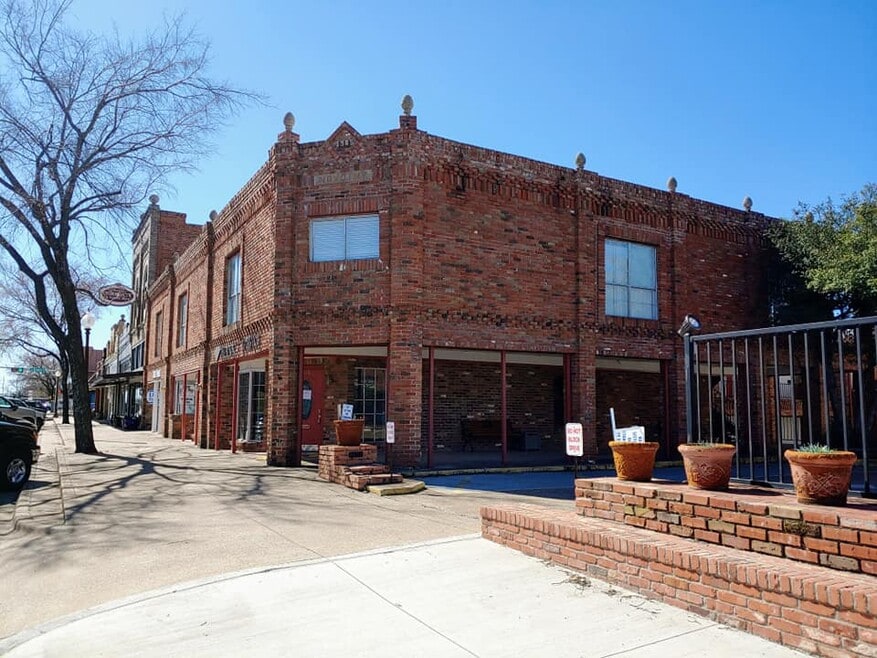 113 NW Main St unit 1, Ennis, TX 75119 - photo 1