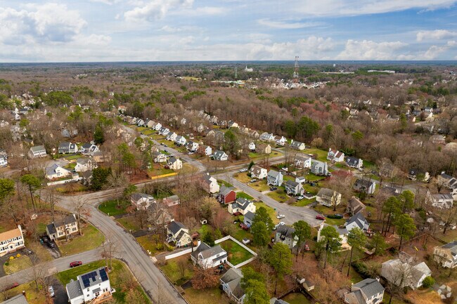 Echo Lake is a residential community in Henrico County, located next to Glen Allen.