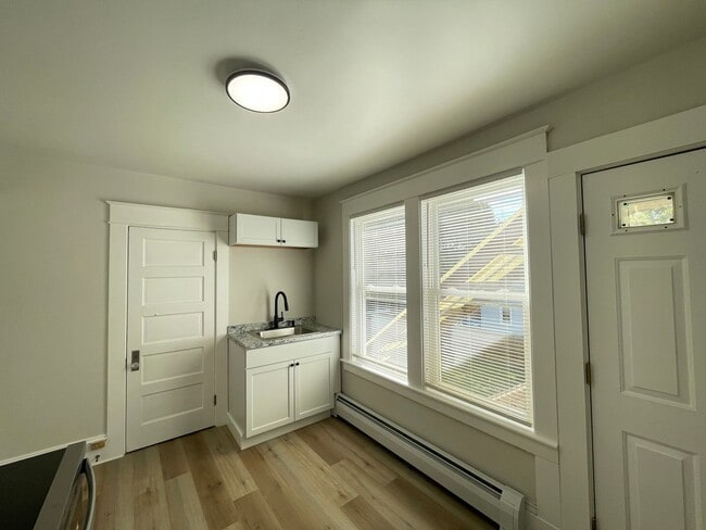 55 Henriette St unit 5, Manchester, NH 03102 - photo 2