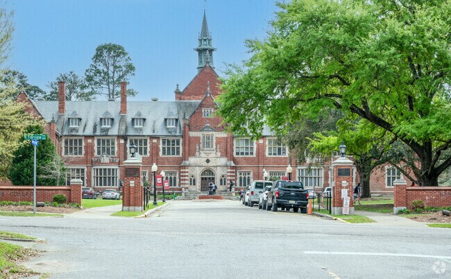 Admire the beautiful campus of Huntington College in Edgewood.