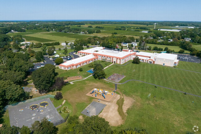 Mattituck-Cutchogue Elementary School has many amenities to enjoy.