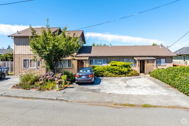 Single and two story homes are available in Sunset.