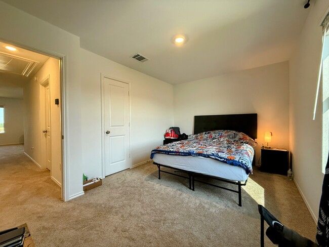 412 Texas Angel Way, Jarrell, TX 76537 - photo 2