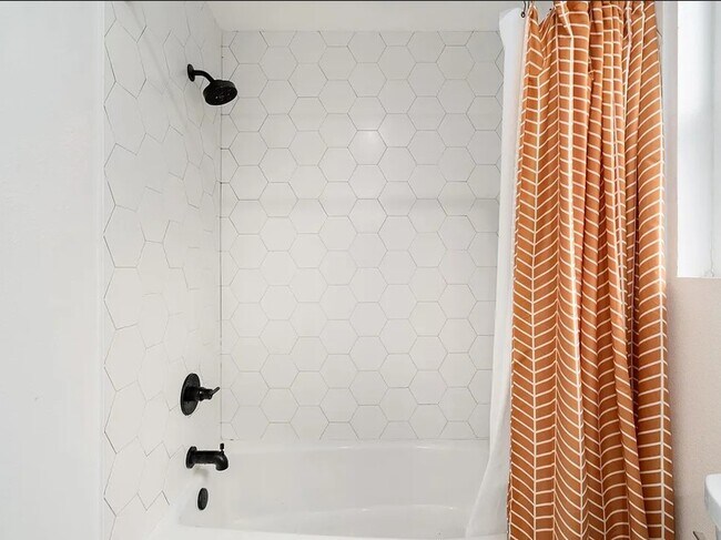 400 E 30th St unit 200, Austin, TX 78705 - photo 7