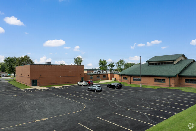 Meadowbrook Intermediate School has a student to teacher ratio of 18:1.