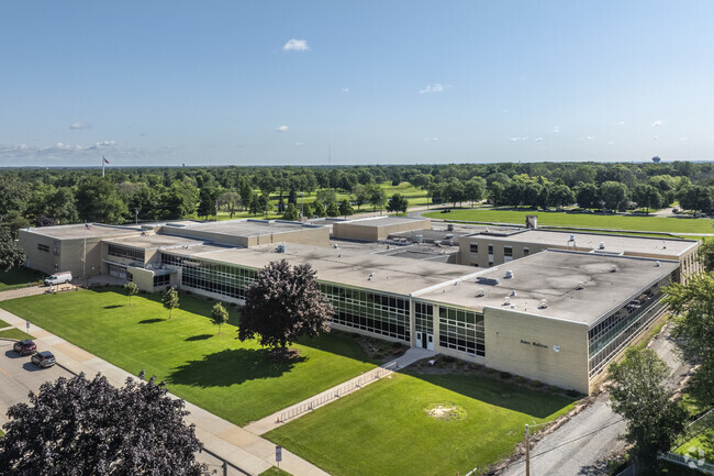 James Madison Middle School has a student-to-teacher ratio of 13 to 1.