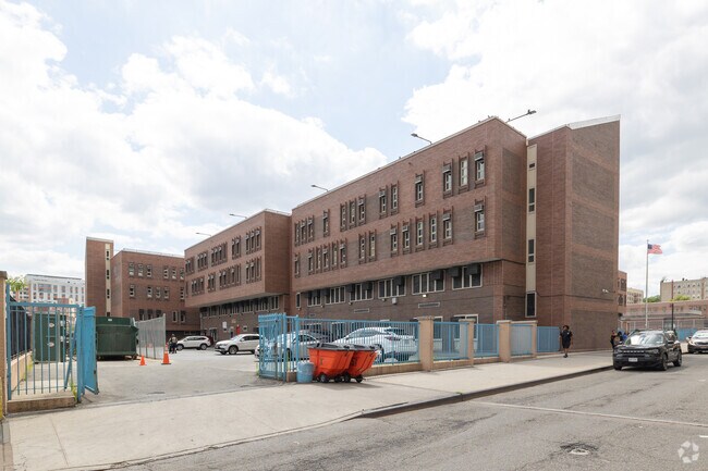 P.S./M.S. 31 The William Lloyd Garrison boasts a diverse curriculum.