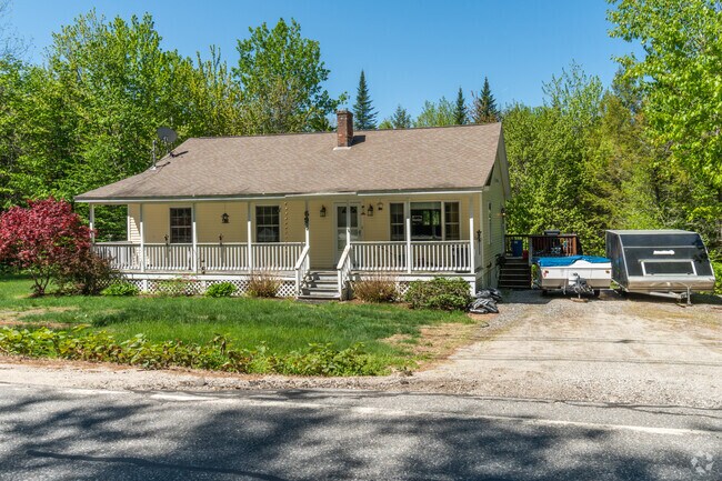 Ranch style homes with driveways are a common sight in Bridgton.
