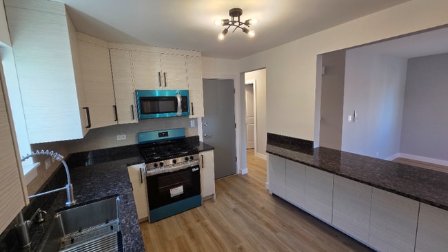 8023 W Churchill Ave unit 1, Niles, IL 60714 - photo 2