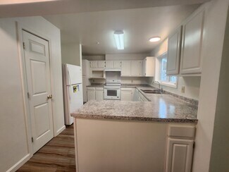 12 Starflower Ln Unit 12, Brunswick, ME 04011