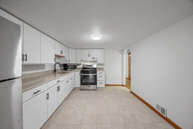 2827 Brownsville Rd unit 1, Pittsburgh, PA 15227 - photo 6