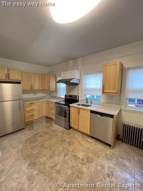12 Quincy St, Medford, MA 02155